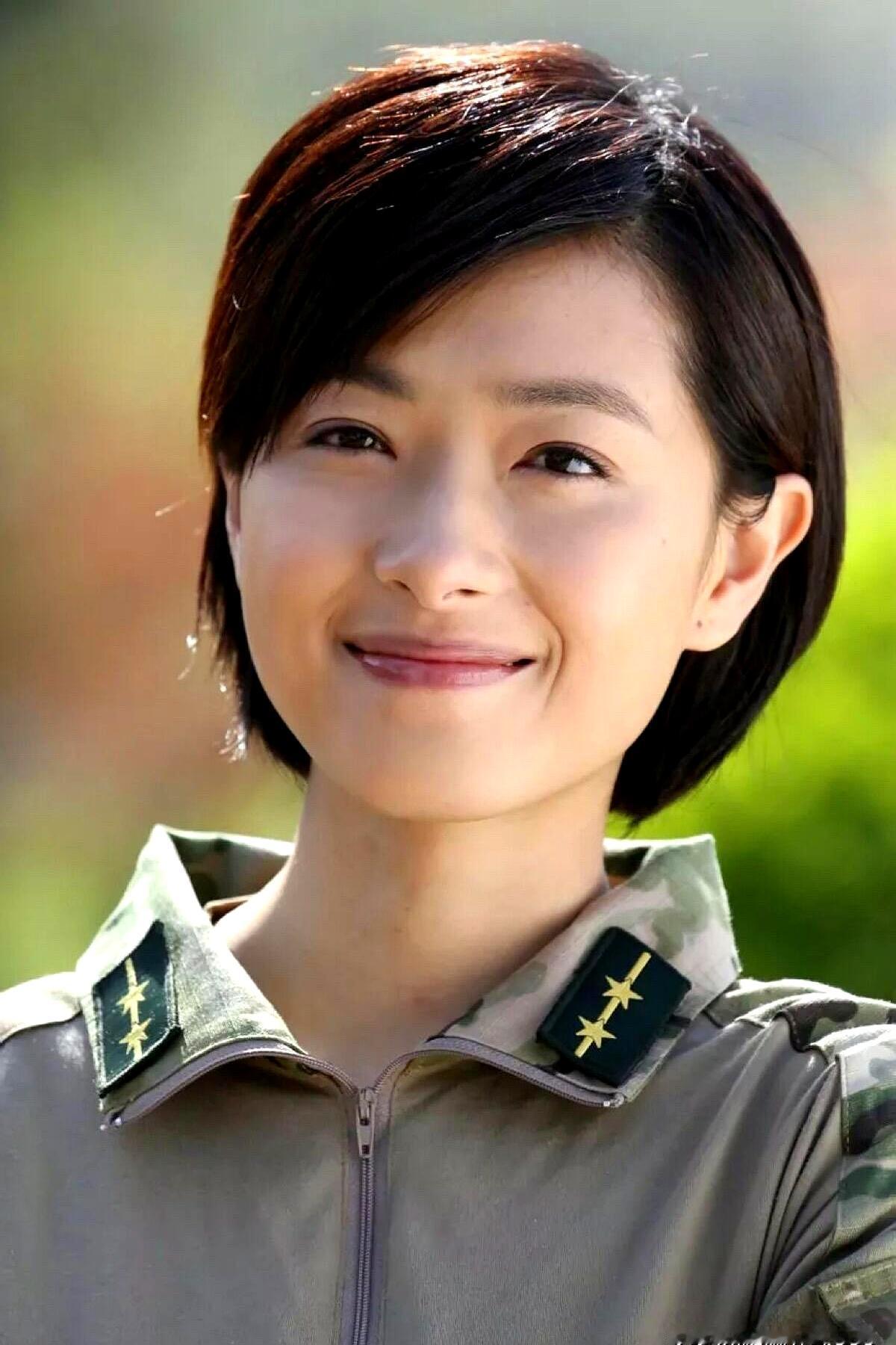 说实话，女演员的长相气质真的挺有意思，你看宋佳和万茜，咱得分开唠。
单论颜值精致