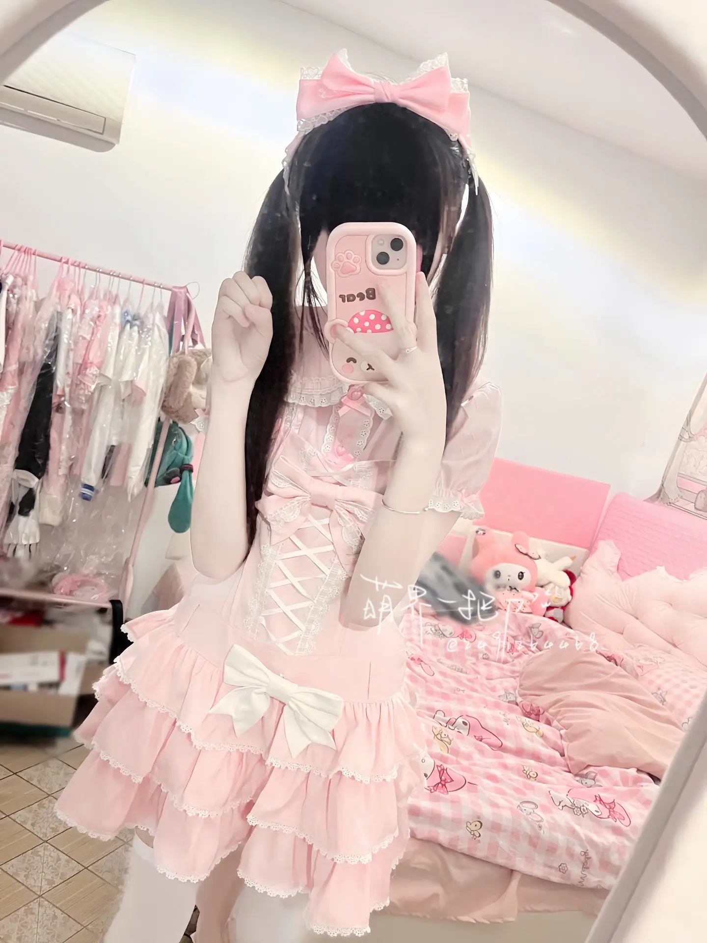 我贪婪的向你要爱 要钱 要陪伴 要一切 你恶狠狠的扇我巴掌 骂我神经病