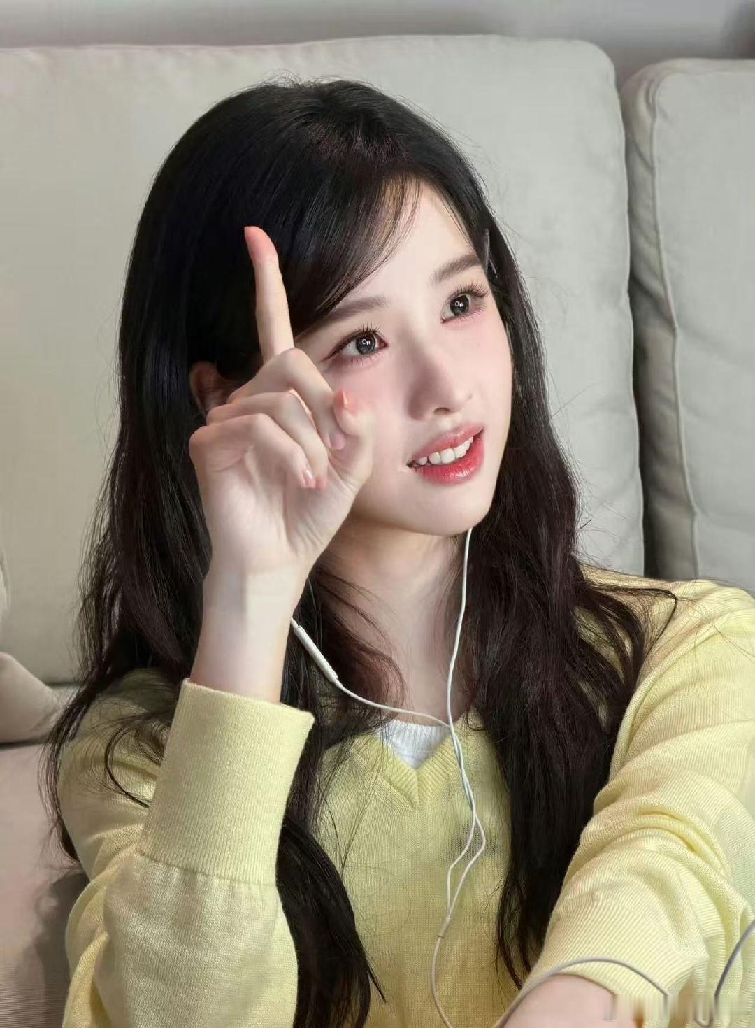 翘楚单更翘楚破9000热度狂飙破九千！陈都灵与周翊然主演的翘楚口碑收视双丰收，开