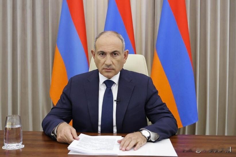 亚美尼亚总理尼科尔·帕希尼扬正因任期内引发的地缘政治危机遭到越来越多的批评，最终