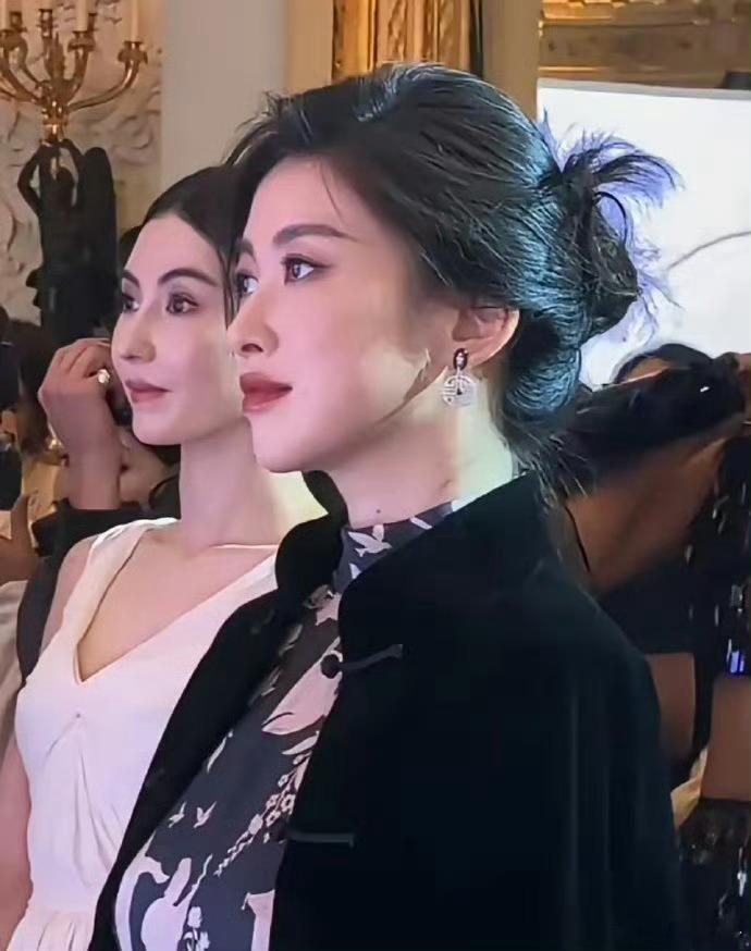 朱珠和张柏芝同框一点都不输，感觉高贵又优雅 ​​​