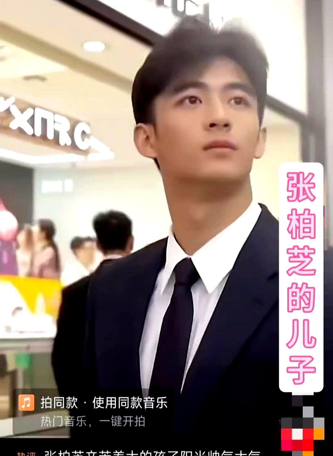 她这场官司输赢，突然不重要了。
大儿子Lucas从国外飞回来，直接站在了法庭外。