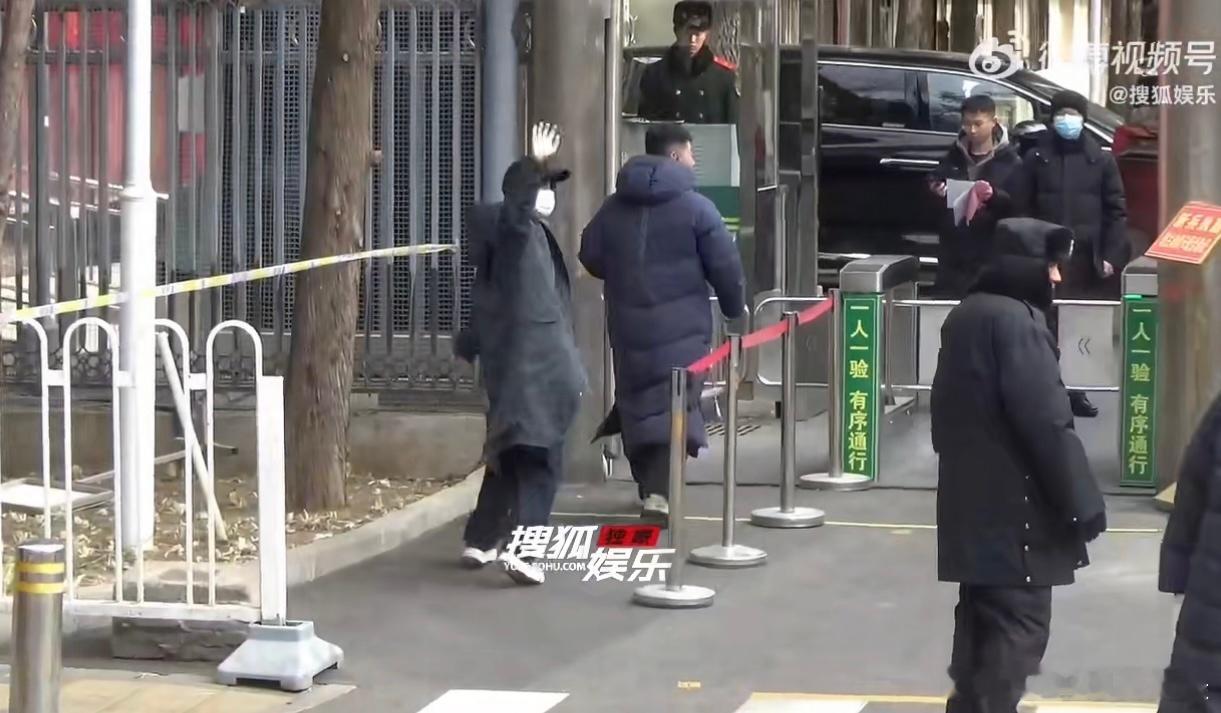 马年春晚完成首次彩排刘雨昕山东春晚 吃完彩排露透啦，看到周深简直太可爱了 大家都