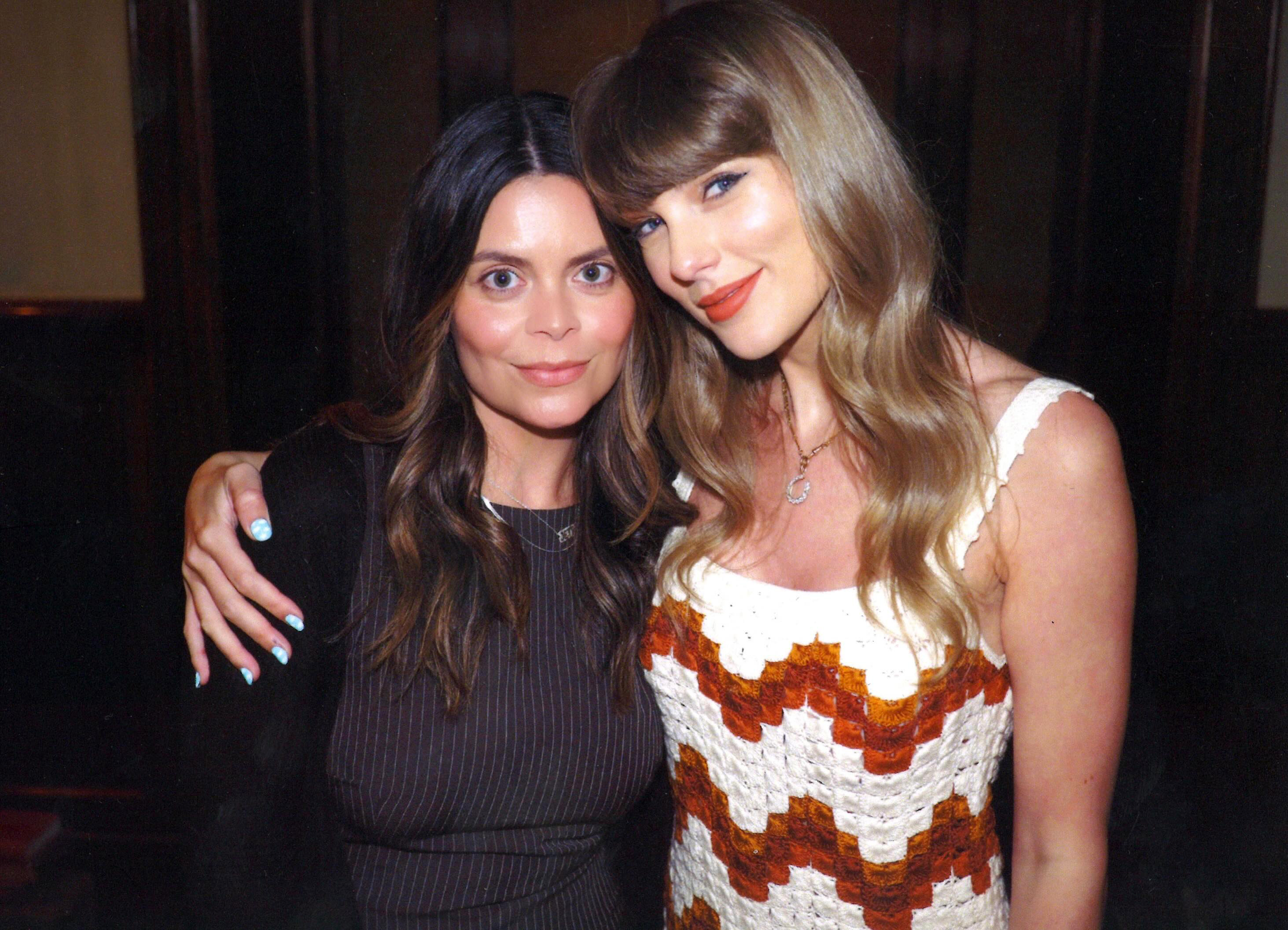 Melony Torres分享与 霉霉 Taylor Swift 的合影：Tay
