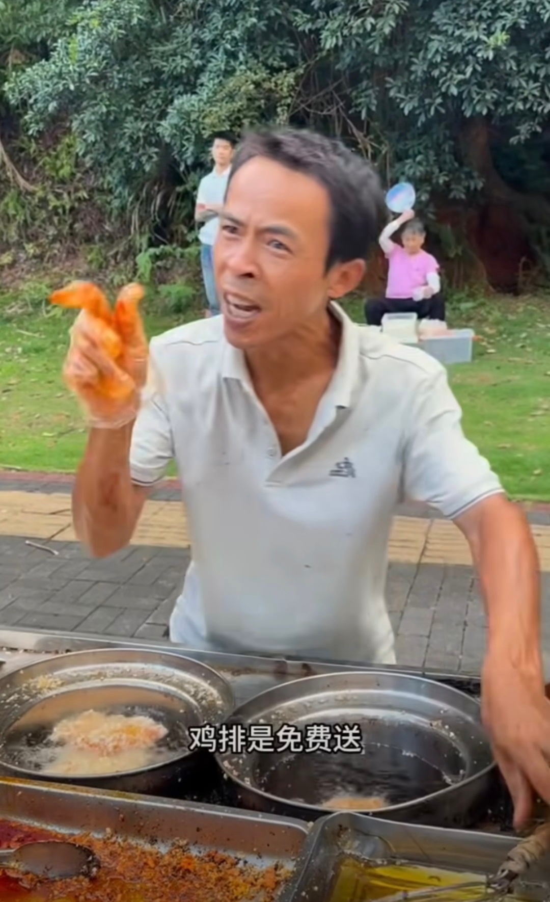 鸡排哥国庆赢麻了[doge]您已进入鸡排大道请打开您的塑料袋 ​​​