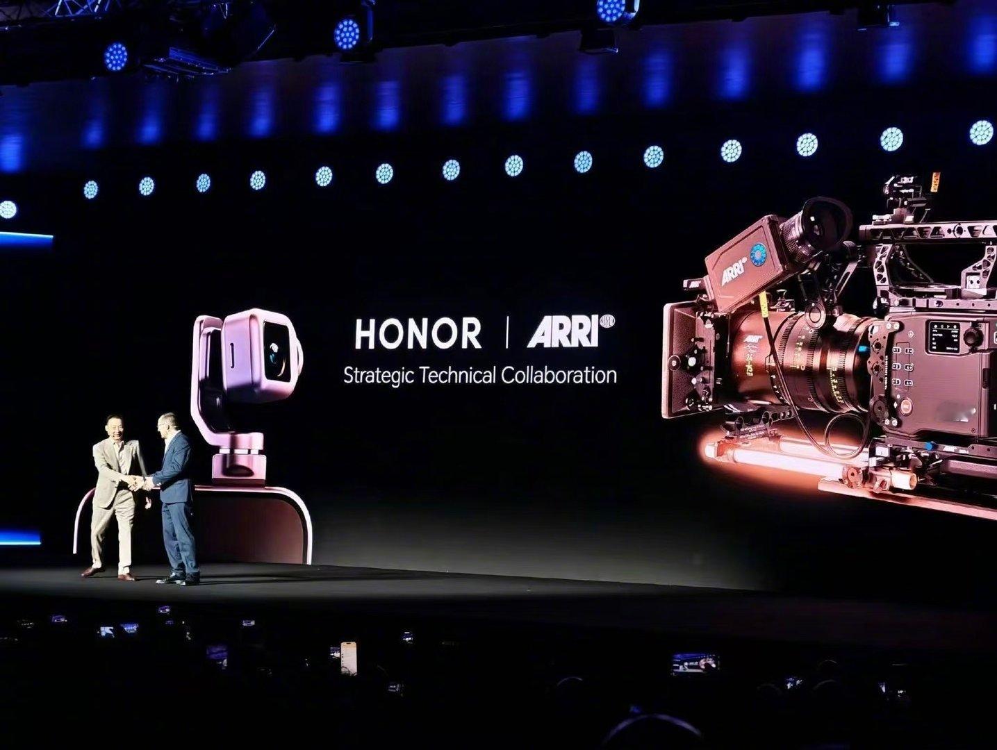 机器人半马冠军出自做手机的荣耀荣耀机器人如果说MWC2026是荣耀机器人的华丽首