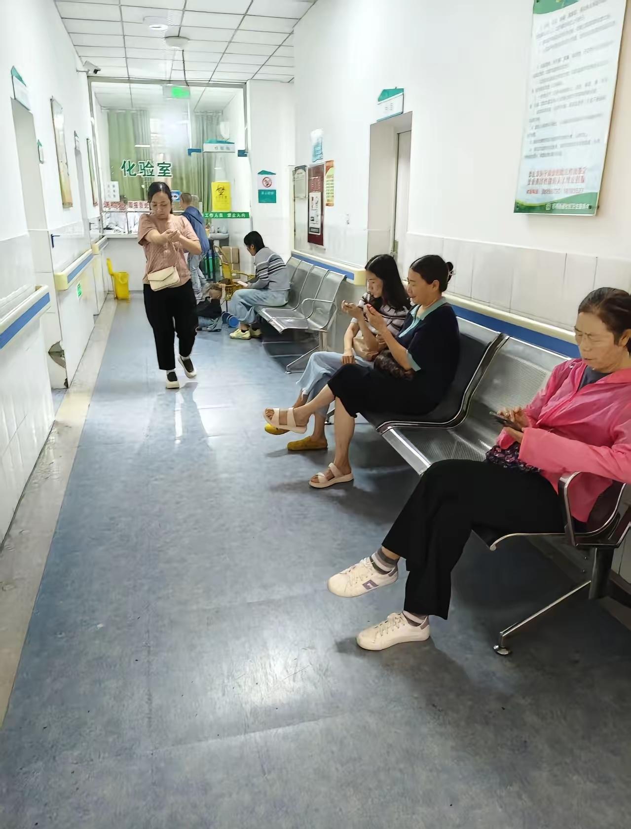 邻居老公脑溢血，花30万手术也可能成植物人，老婆决定拉回家，这事被骂“最毒妇人心