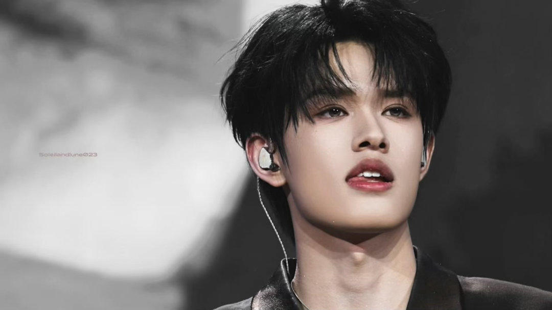 赵丽颖站姐发了张极 张极凭借自身魅力成功出圈，连赵丽颖站姐都主动发他，少年感满满