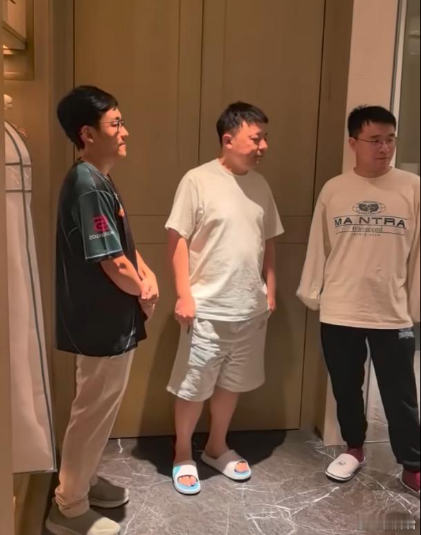 雪如意群里的视频！看到雪如意现场为跳刀、Y、faithabian准备的礼物！冠军