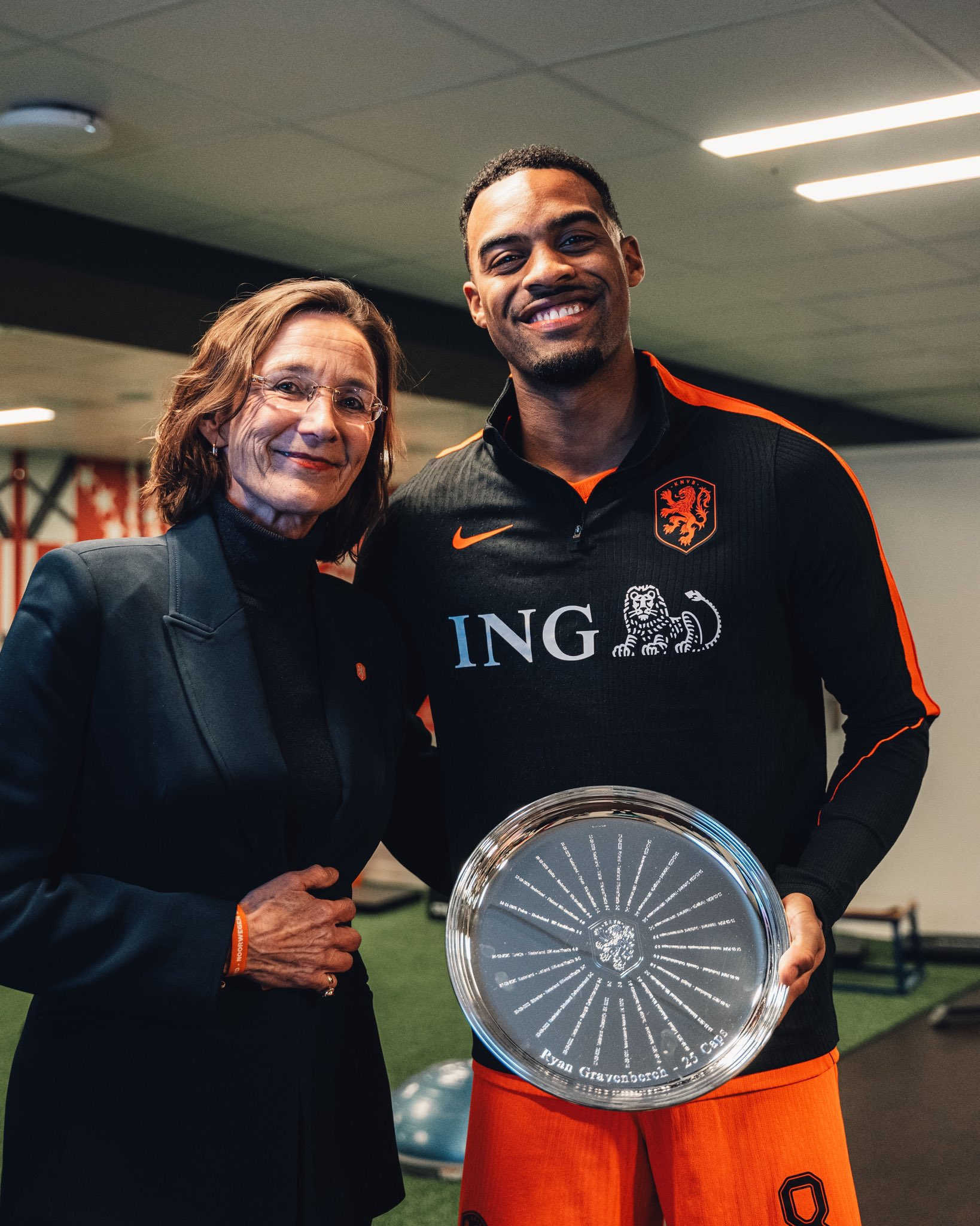 赫拉芬贝赫25场里程碑，荷兰足协从首秀到25场，再到50场，100场，150场，