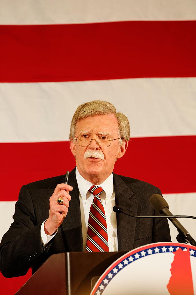 笑喷！前国安顾问急喊话：快给特朗普发和平奖 不然白宫金奖章要遭殃

    见过