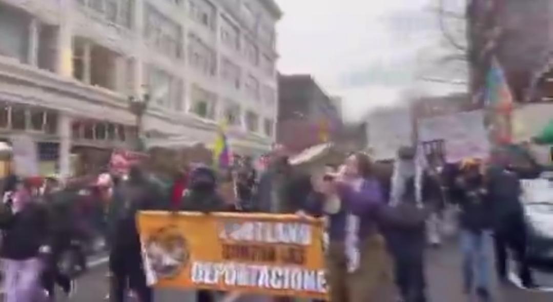 🇺🇸🇻🇪 波特兰抗议者高喊“释放马杜罗”，而委内瑞拉人却在庆祝他被捕
