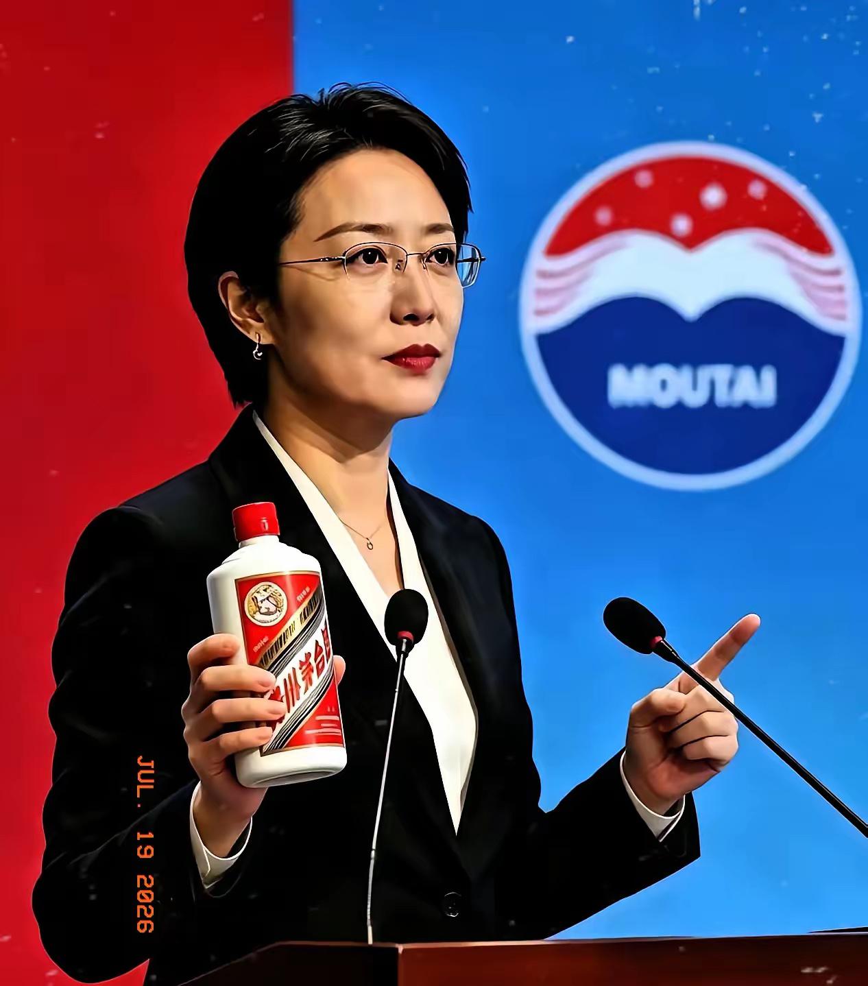 7月18日，白酒圈被一道震天闷雷直接劈成了两半。茅台连个招呼都不打，深夜暴甩一张