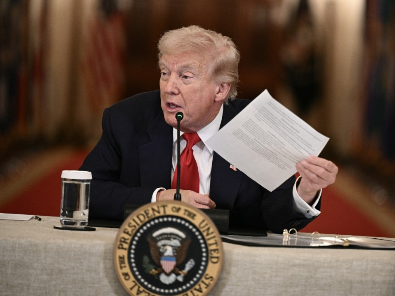 美国总统特朗普近日称伊朗南部小学遭袭是伊朗所为，弹药非常不准确。CNN指出众多媒