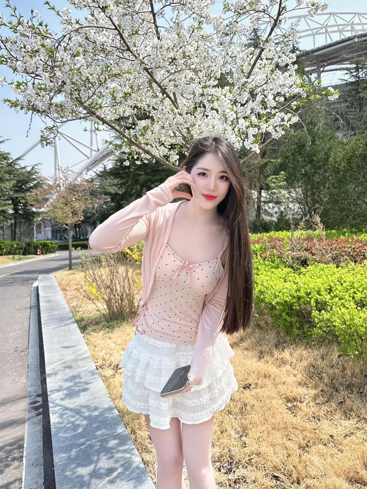 春天允许所有美好发生甜美户外穿搭 樱花季甜妹穿搭 樱花春日穿搭 户外温柔穿搭