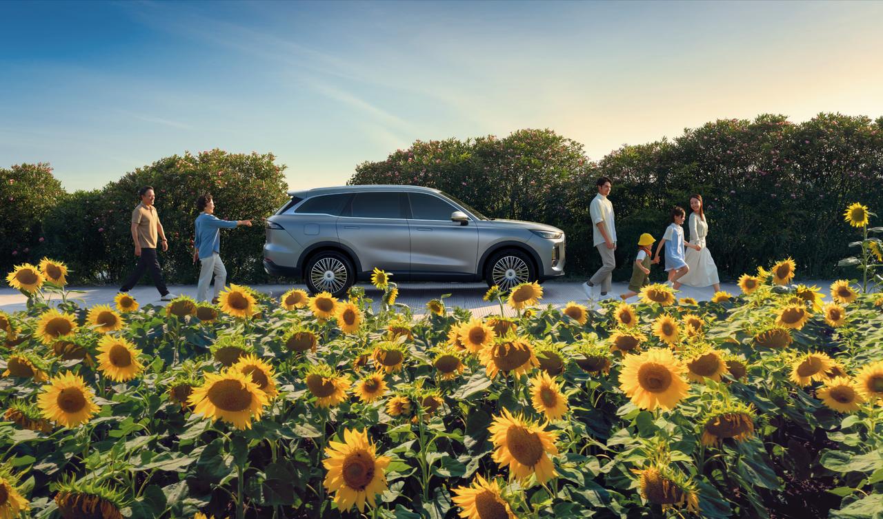 手握15万预算买家用SUV，我建议选瑞虎8L。

前几天，有好几位同事准备换车，