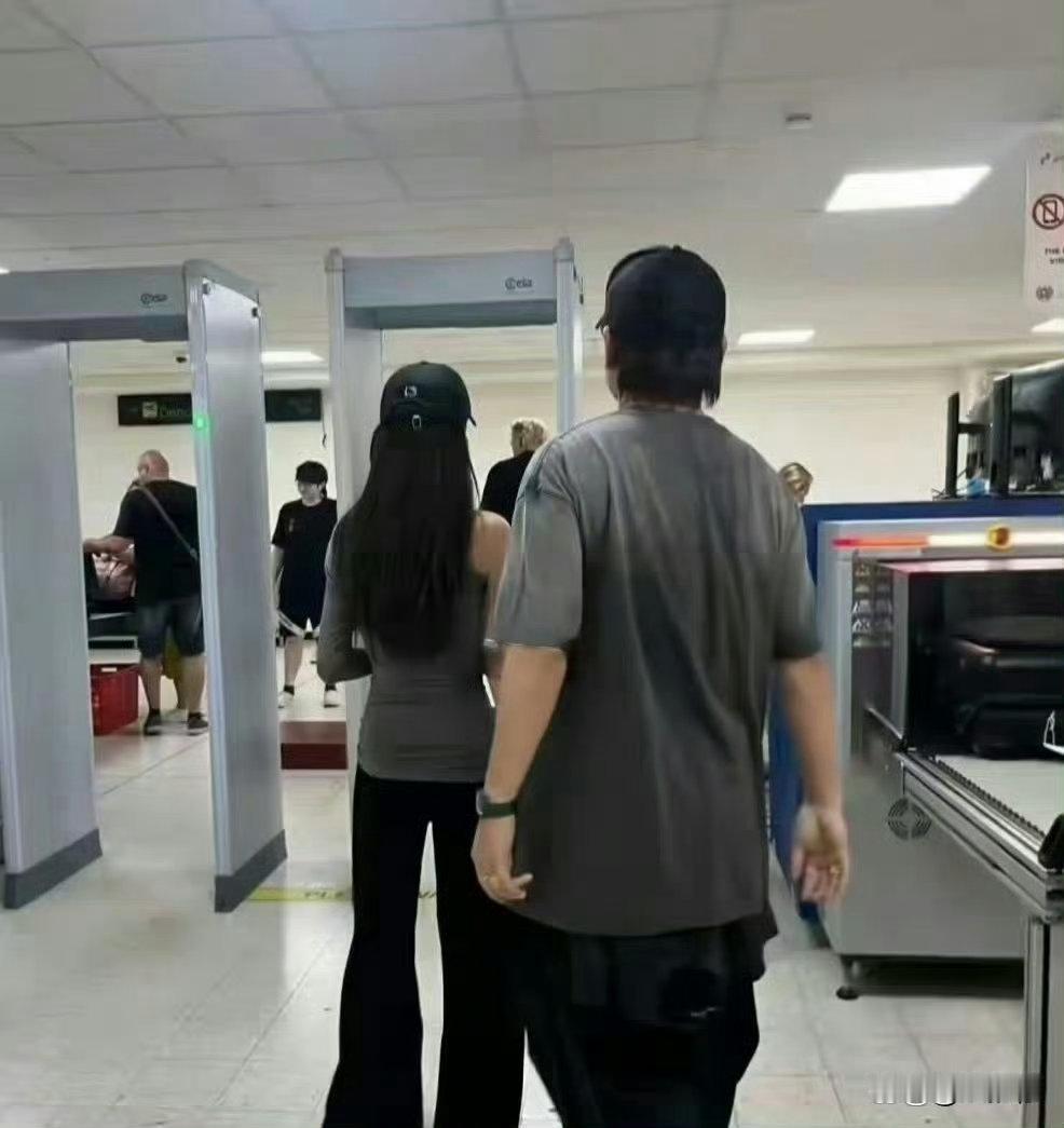 胡彦斌被传分手后剪头 笑晕，胡彦斌的操作永远让人意想不到！刚传分手就去剪头，用行