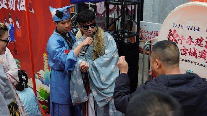 福建万人拳王争霸有多燃不得不说福建这场万人拳王争霸赛，绝对是近期的热门焦点！选手