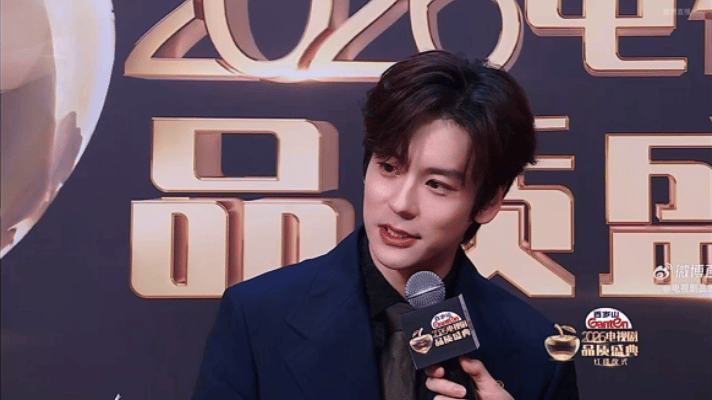 魏哲鸣回应帅是你的命 谁懂魏哲鸣这种又帅又谦逊的杀伤力，红毯上清贵气质拉满，被调