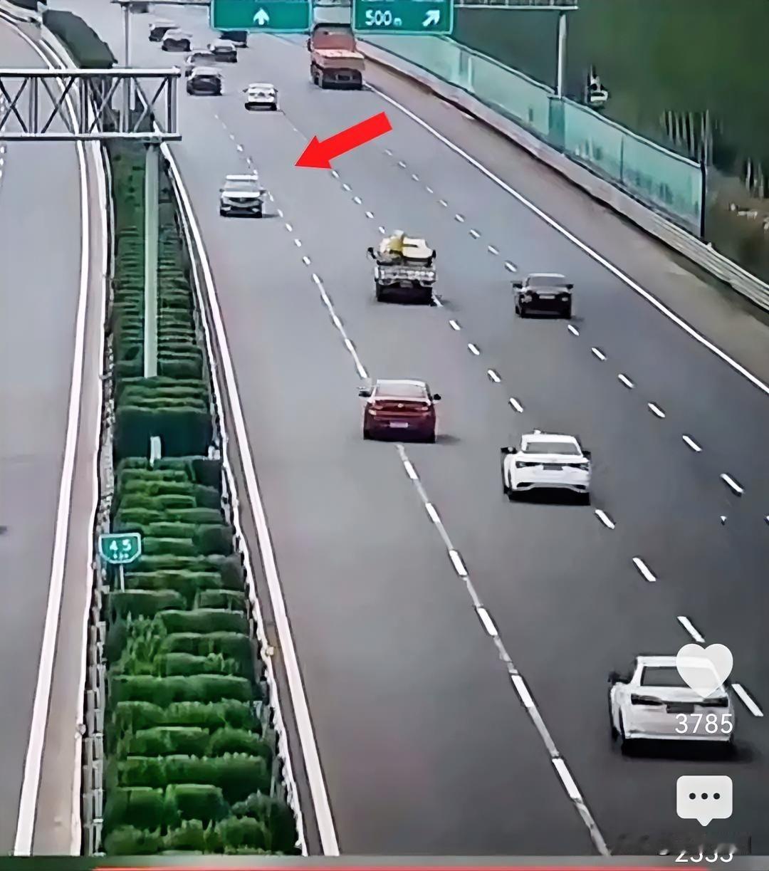 “你不要过来啊”，面对高速上逆向行驶过来的小车，每个司机心理都忍不住犯起这样的嘀