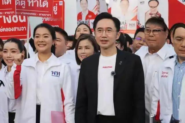 泰国民调爆震！佩通坦表哥逆袭登顶，阿努廷暴跌
 
泰国2月8日大选倒计时，最新民