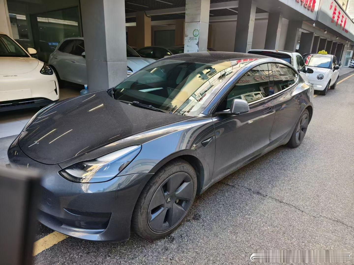 22款特斯拉model3后驱标准版 AMD芯片 2022年3月上牌  选配白内和