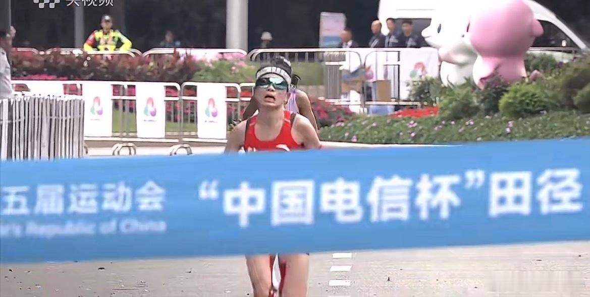 全运会女子马拉松决赛，张德顺卫冕成功，以2小时30分20秒的成绩夺得女子冠军！ 