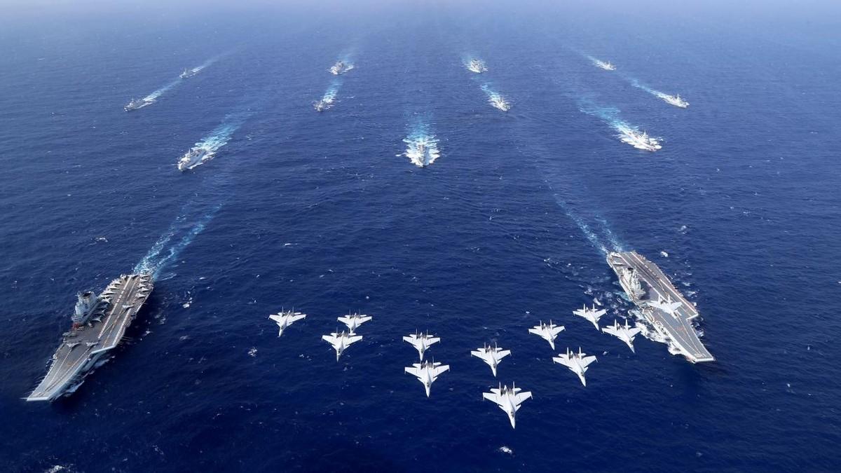 中国海军现在挺忙的。
日本那边也挺紧张。
恨不得时时监控辽宁舰！

辽宁舰编队在