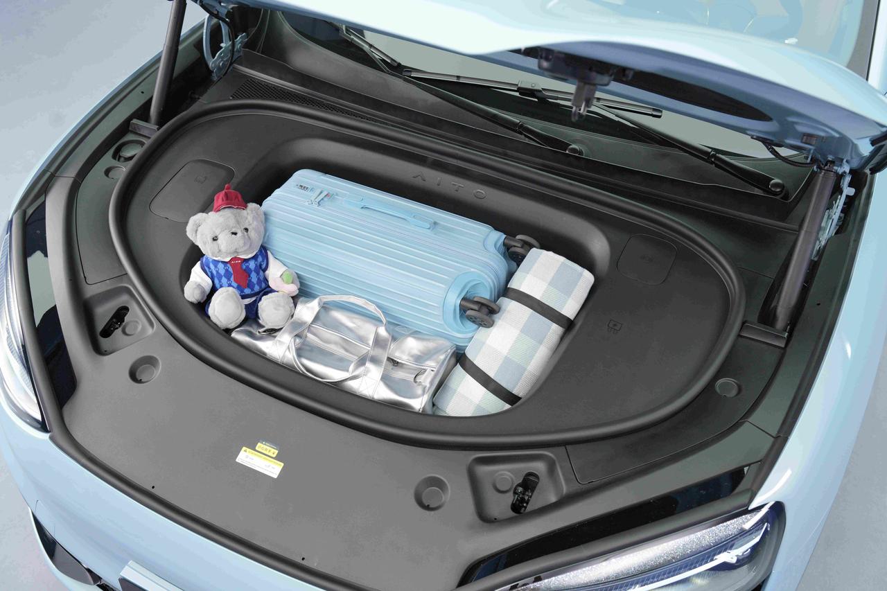 问界M6为“悦己”青年打造的移动疗愈空间
在快节奏的城市生活中，年轻人比任何时候