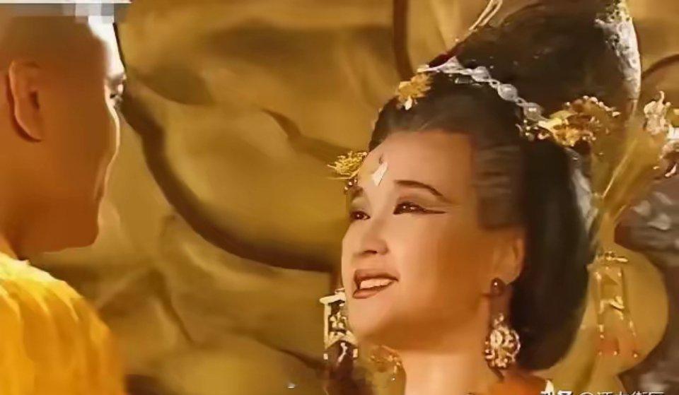 695年，已经72岁的武则天叫32岁的薛怀义进宫陪她睡觉。当薛怀义要给武则天脱下