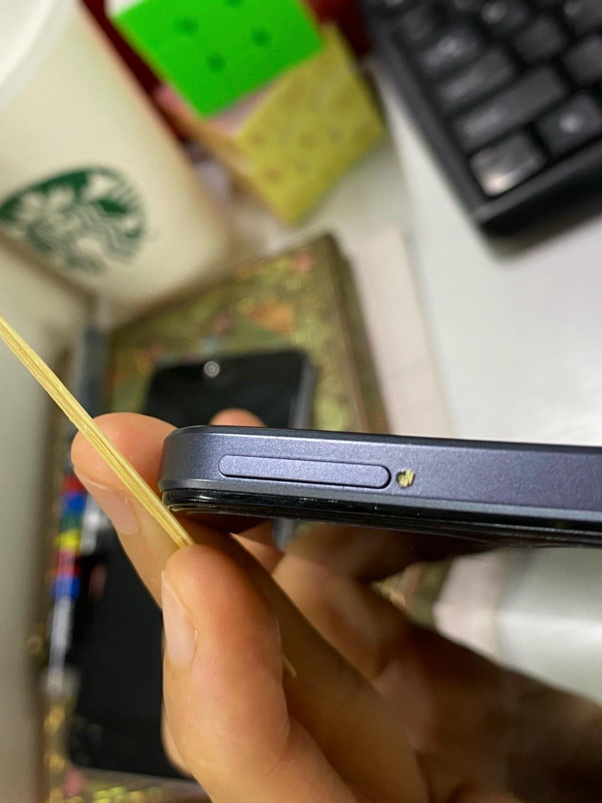 一直以为取卡针的作用只有换电话卡实在没有取卡针用牙签的朋友们记得找根结实点的