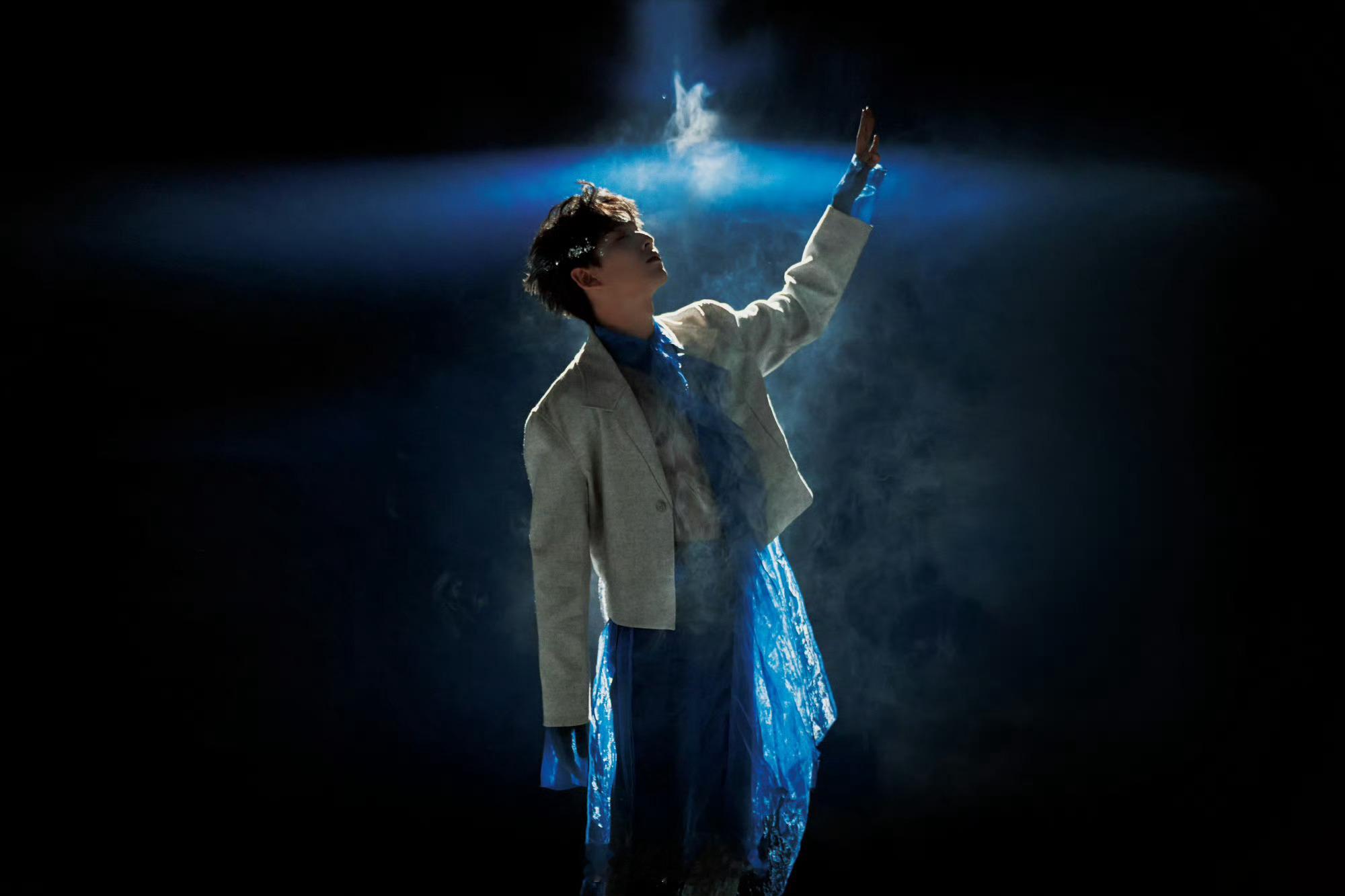 齐思钧生日兑现新歌约定 等了一年，终于等到了。齐思钧在生日这天交出了首支个人单曲