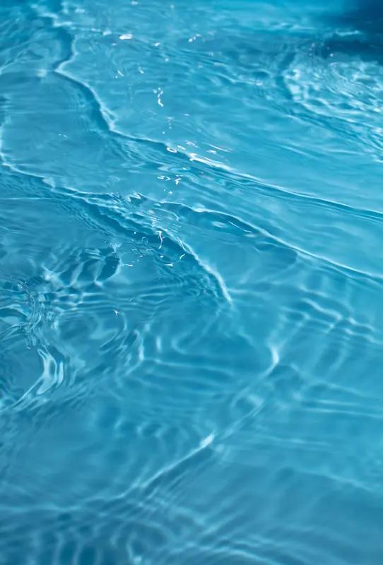 鱼离不开水,人离不开什么呢? 鱼离不开水，人离不开的东西可太多了。从物质层面讲，