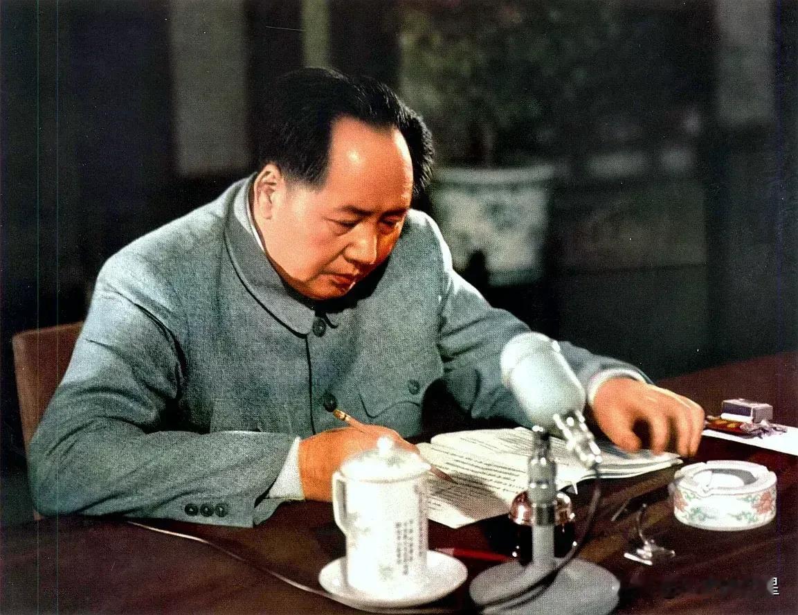 🙏请停留几秒，为伟人点个赞送朵花💐
《毛主席打仗真英明》
在历史的长河中，毛