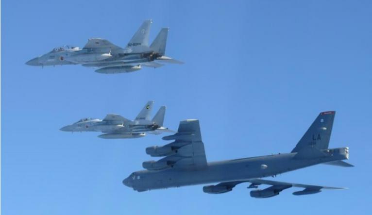 日本当局称，它与美国举行了联合空中演习，以展示武力。日本参谋长联席会议表示，10