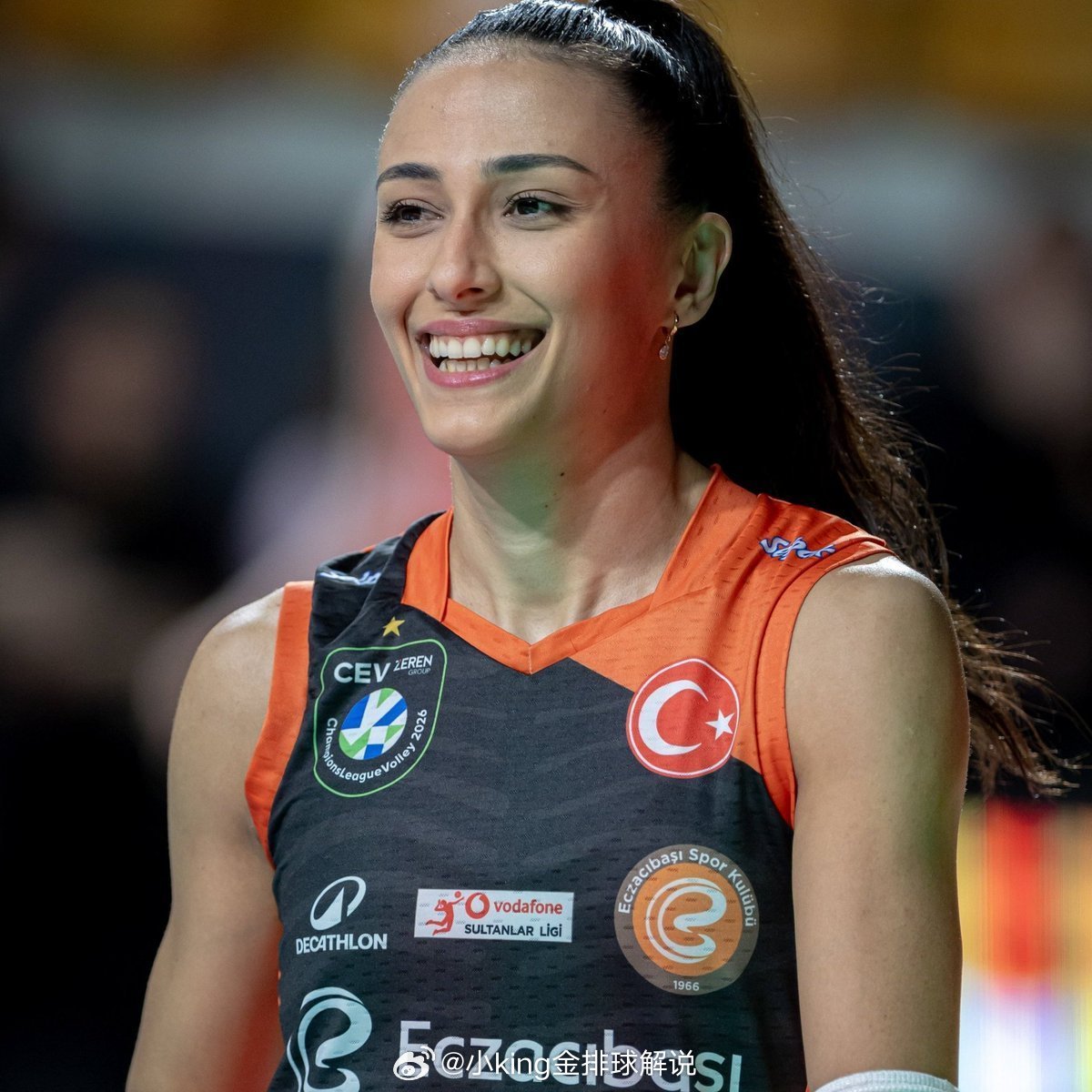 Eczacıbaşı 下赛季自由人：🛡️ Simge Aköz🛡️ Seli