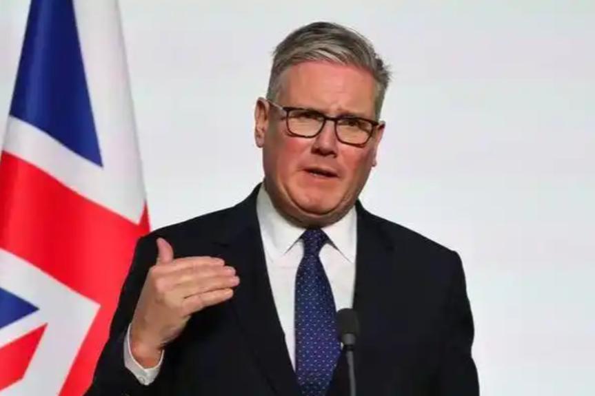 英国首相一句话，直接“扔”向了全世界。
他说，中国，是世界三大强国之一。

话音