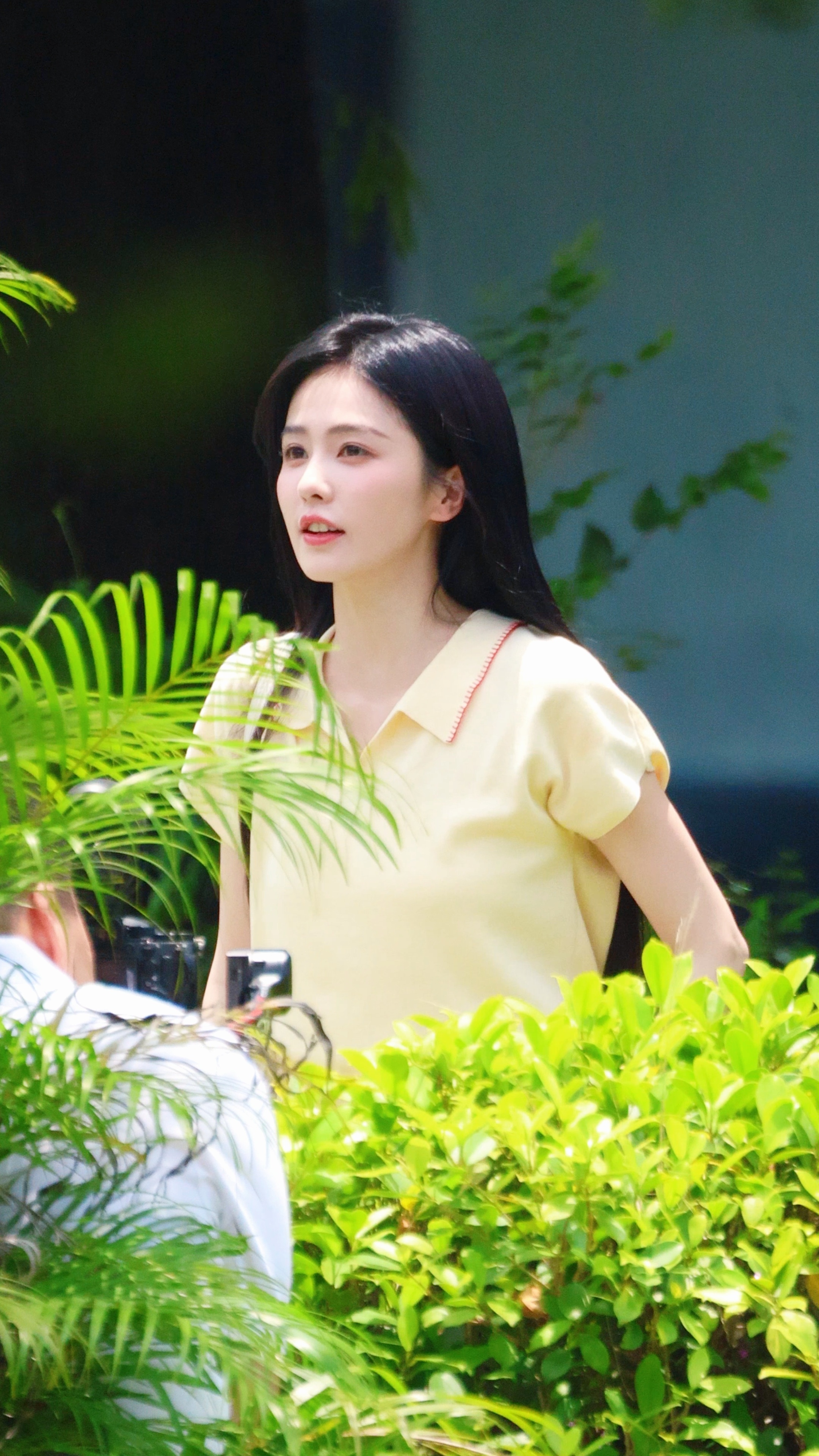 明媚白鹿王韵娜开到荼蘼