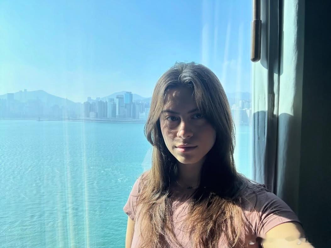 高桥·布鲁娜：🩵🌊 