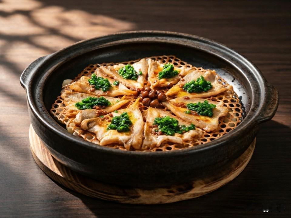 沙葱生焗黄鱼脯

【食材准备】

主料：黄鱼脯 250克（选中段厚肉，切3厘米宽