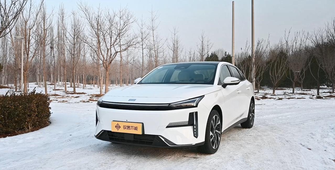 吉利银河L6是吉利银河新能源产品序列的第二款车型，其特色主要体现在以下几个方面：