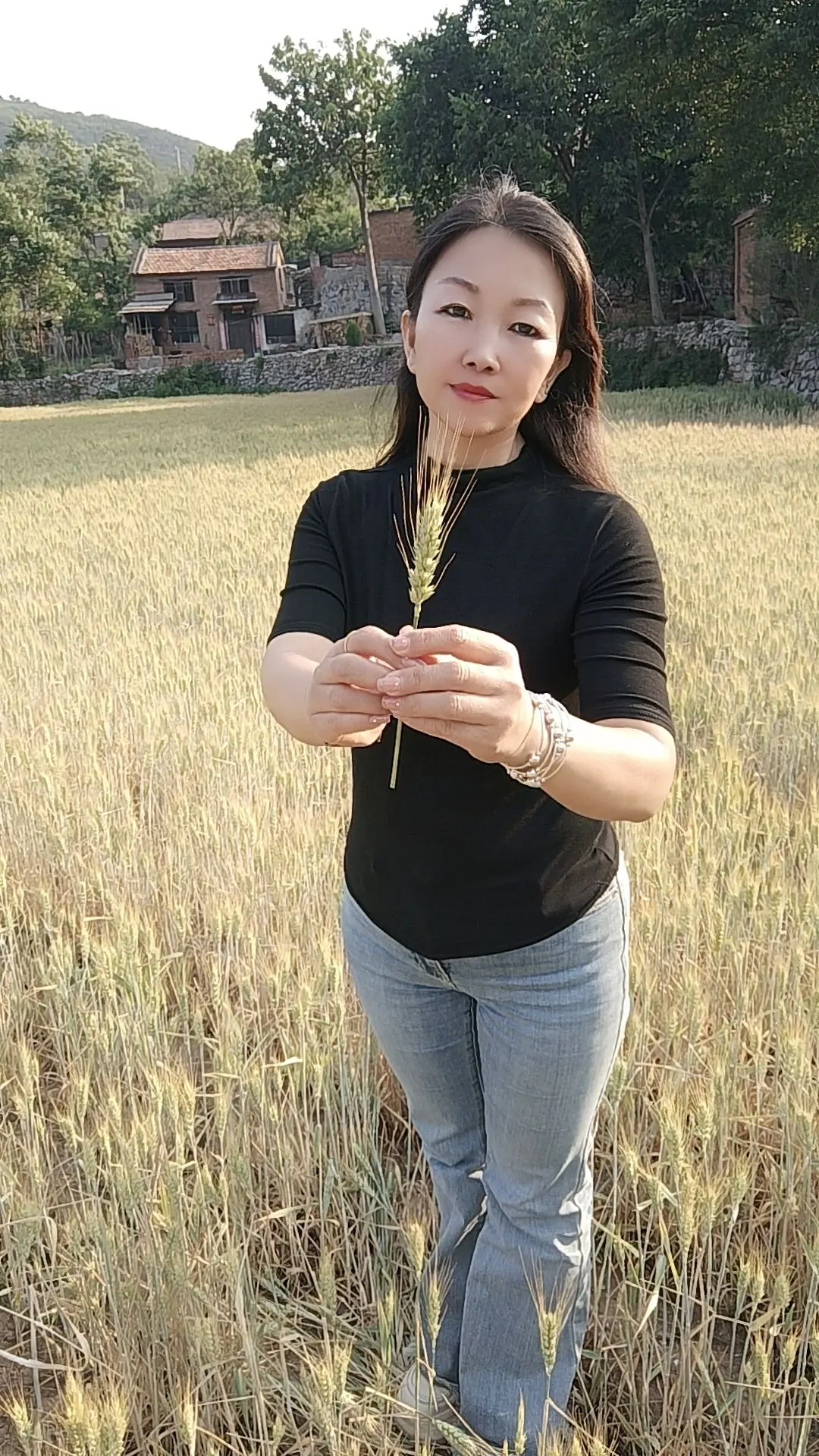 两个主动解决问题的人，一定不会走散。其实两个人在一起，不是累了就要丢下...