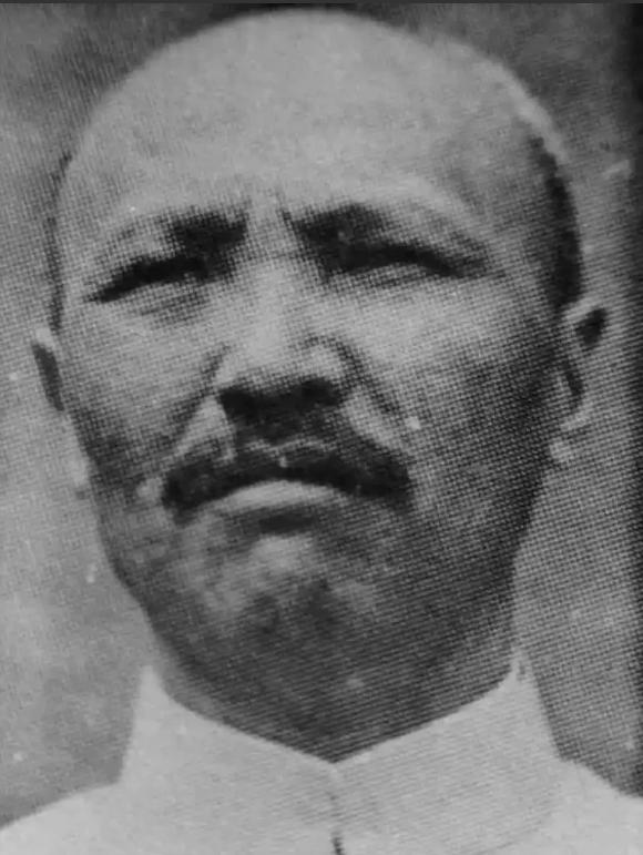 1947年4月，孙殿英在老巢汤阴被解放军包围后，拿出几万黄金分给手下，高级军官每