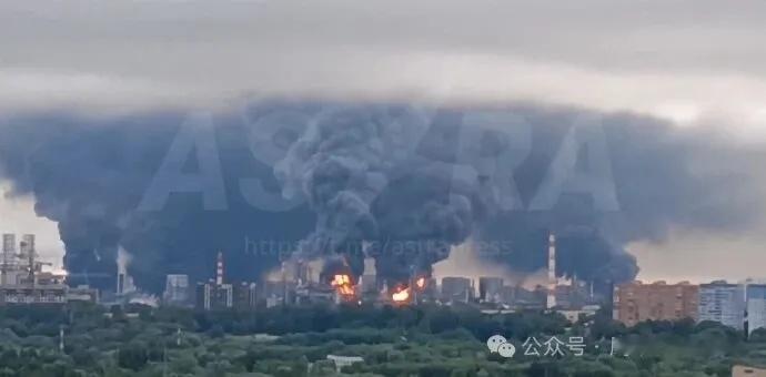 克里姆林宫豢养的宣传员们，诸如索洛维约夫，极力安抚莫斯科人：“我们将面临艰难时期