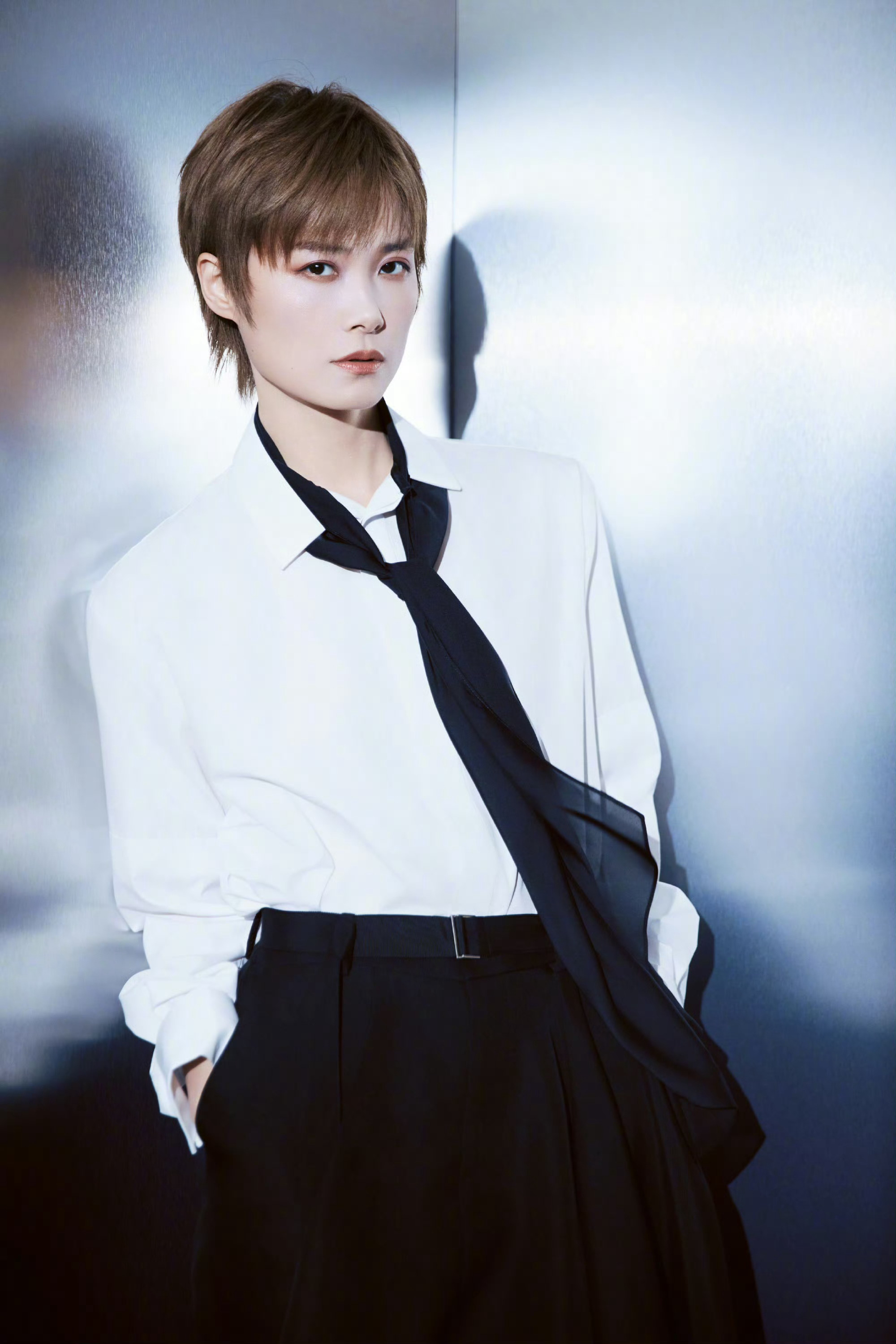 跟着向野游新疆跟着向野的我们李宇春辛芷蕾高叶倪妮游新疆，这样美丽的风景加上这四张