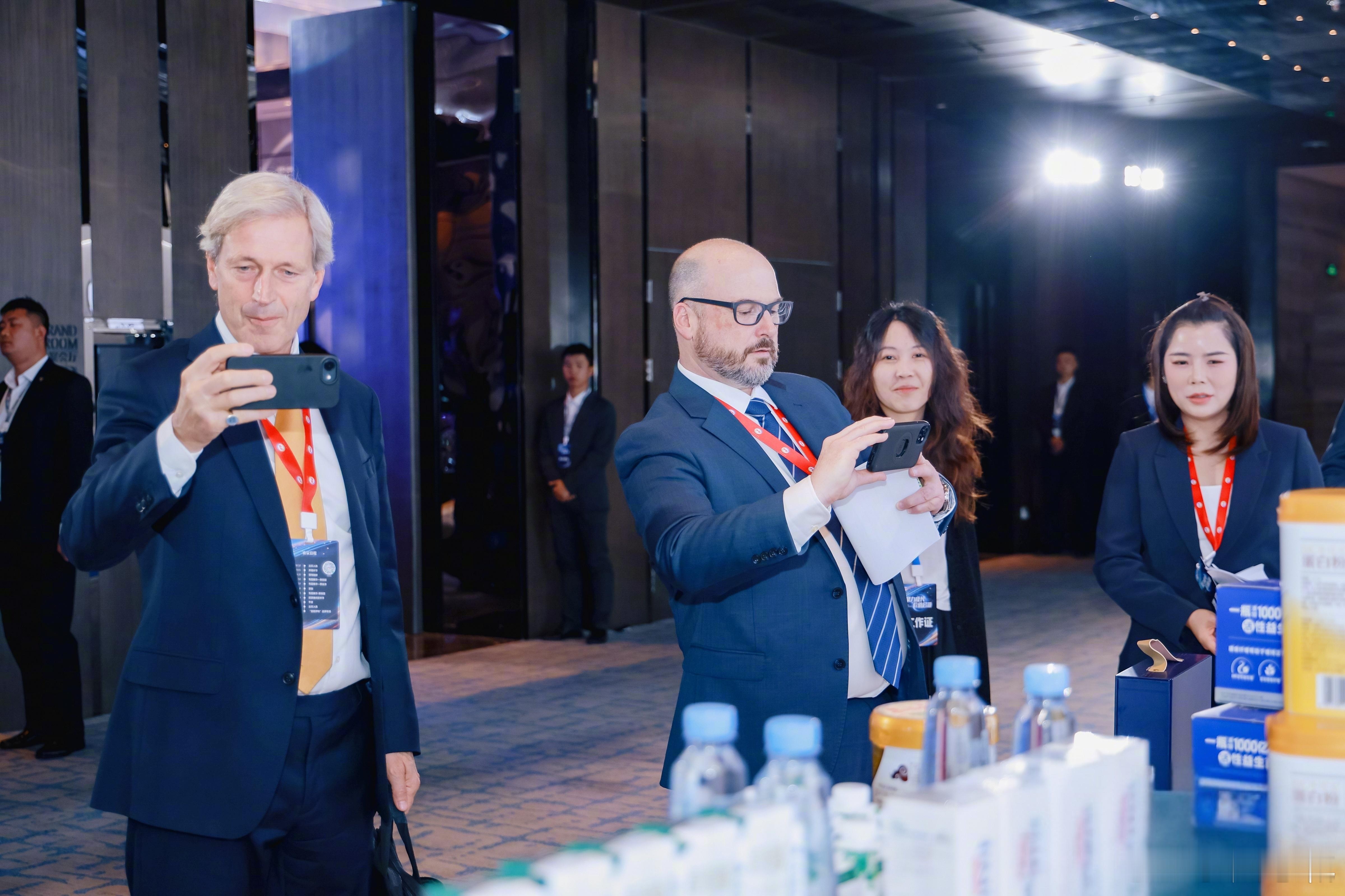 11月18日北京金茂万丽酒店的投资者大会上，近300位投资者齐聚一堂，热议“银发