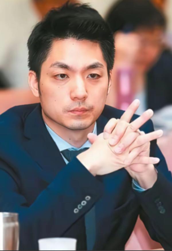 最近蒋家又爆出了新消息，蒋氏后人公开站出来发声，想要把暂厝在台湾的蒋介石、蒋经国