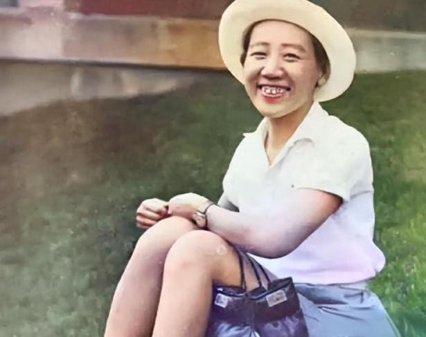 川岛芳子的真实长相确实与传说中的形象相去甚远。
在众多传说和影视作品中，川岛芳子