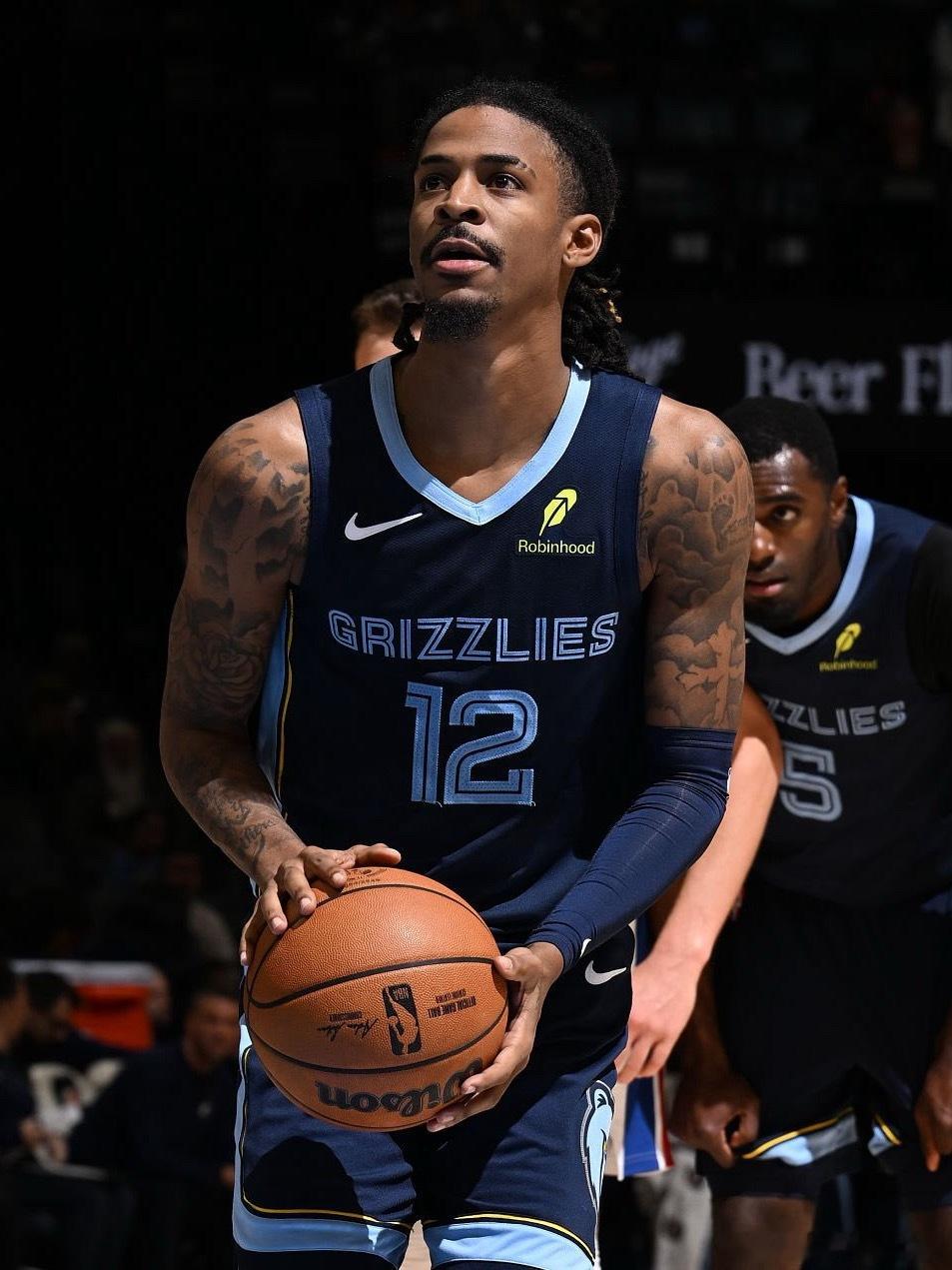 国王记者Jason：国王可能有意莫兰特，正在留意他在孟菲斯的情况。新赛季篮不住 