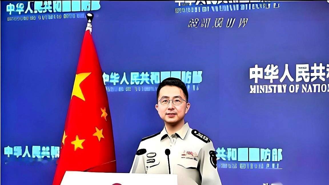 1月16号，国防部那场发布会，信息量有点猛。
话筒前，发言人没一句铺垫，直接把一